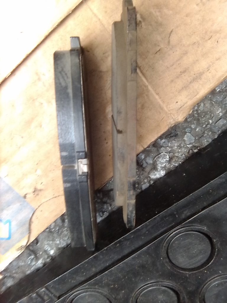 ハイエースのブレーキパット