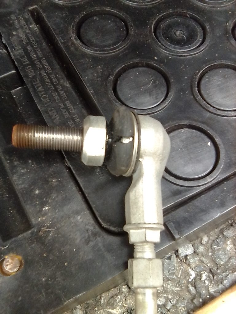 ハイエースのショートスタビリンク