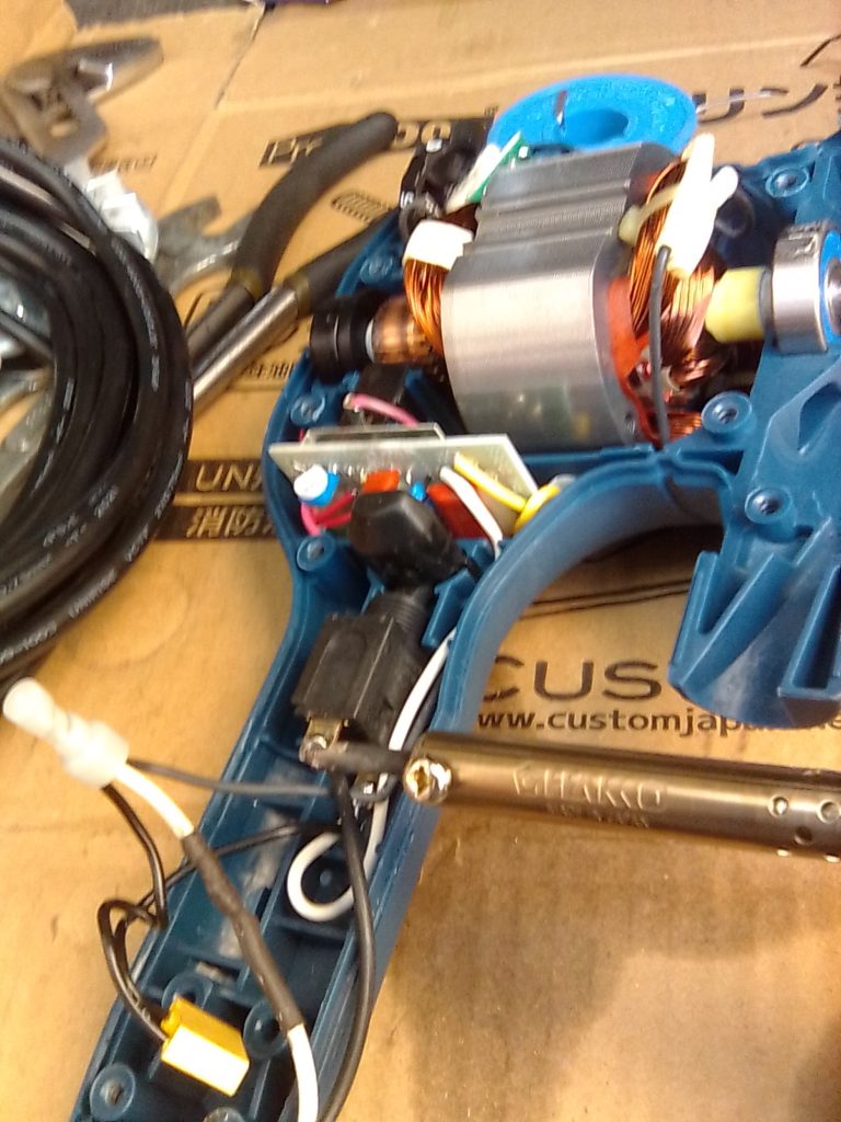 ハンダ付けコード交換作業