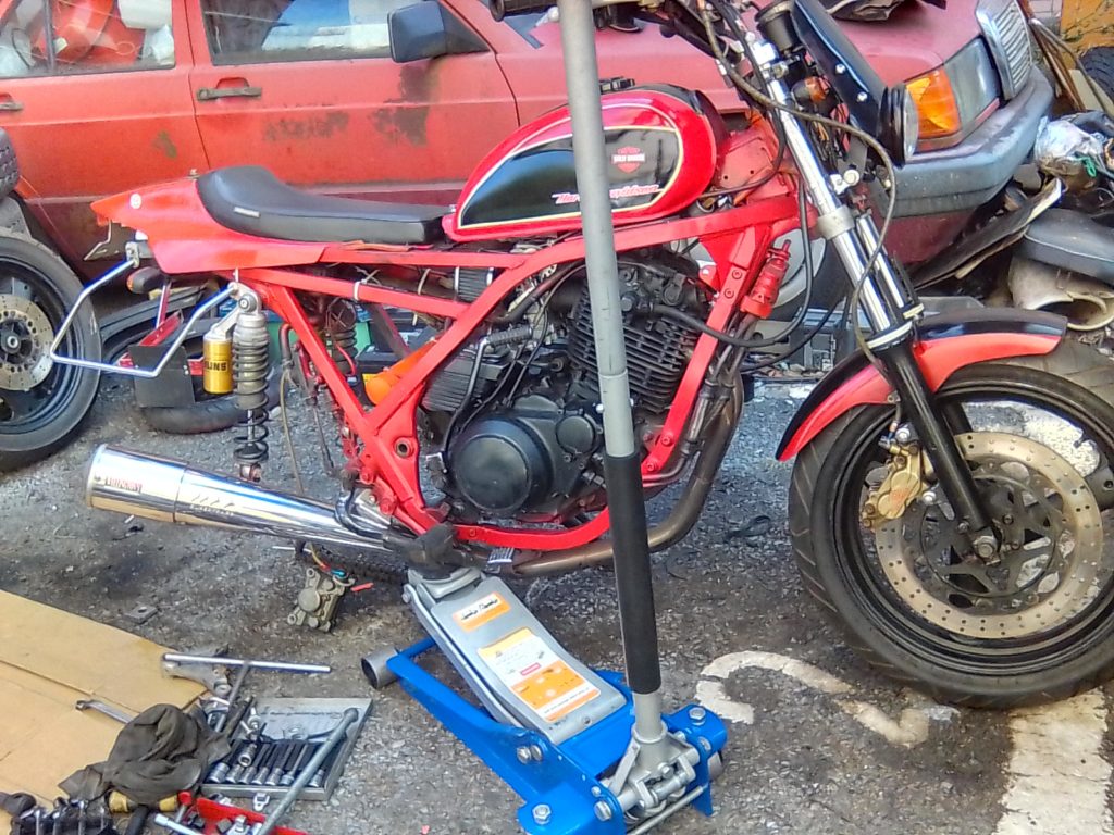 ダートトラックバイクのカスタム